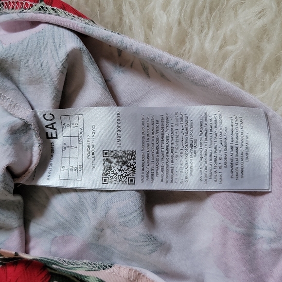 GUESS Tropical Floral Hibiscus Wide Neck Off Shoulder Cap Sleeve Top Pink - Picture 6 of 8